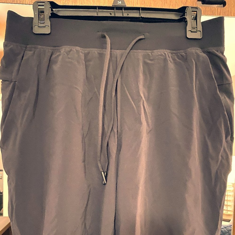 Lululemon Mens T.H.E. Short 9" Liner Size M Black